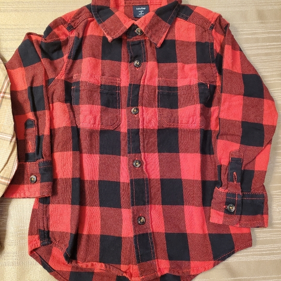 Two 3T Gap button down shirts - Picture 4 of 5